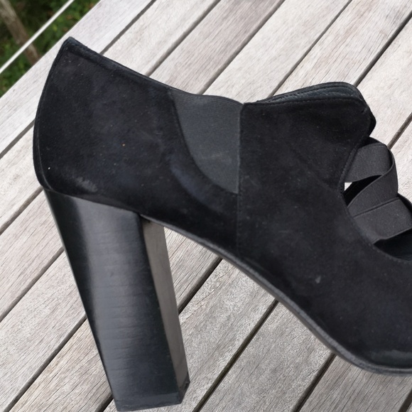 Donald J Pliner suede strappy heels - Picture 4 of 16